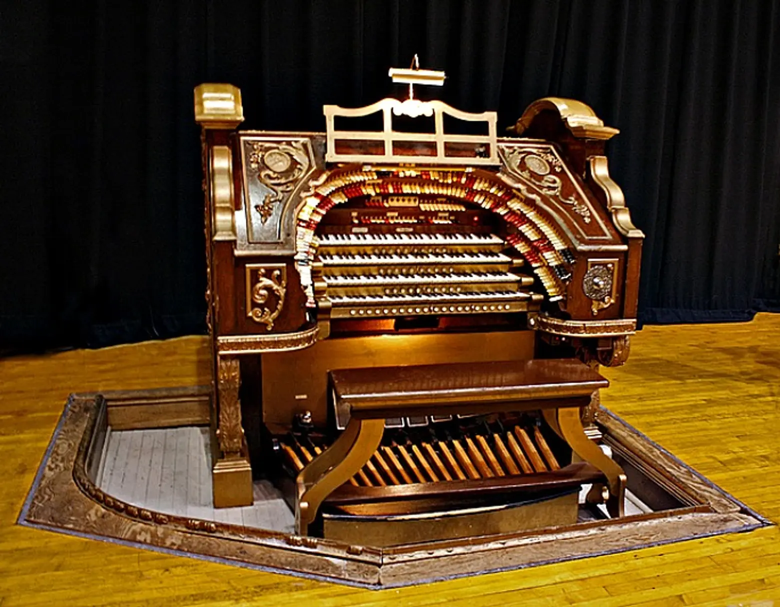 Wurlitzer Pipe Organ