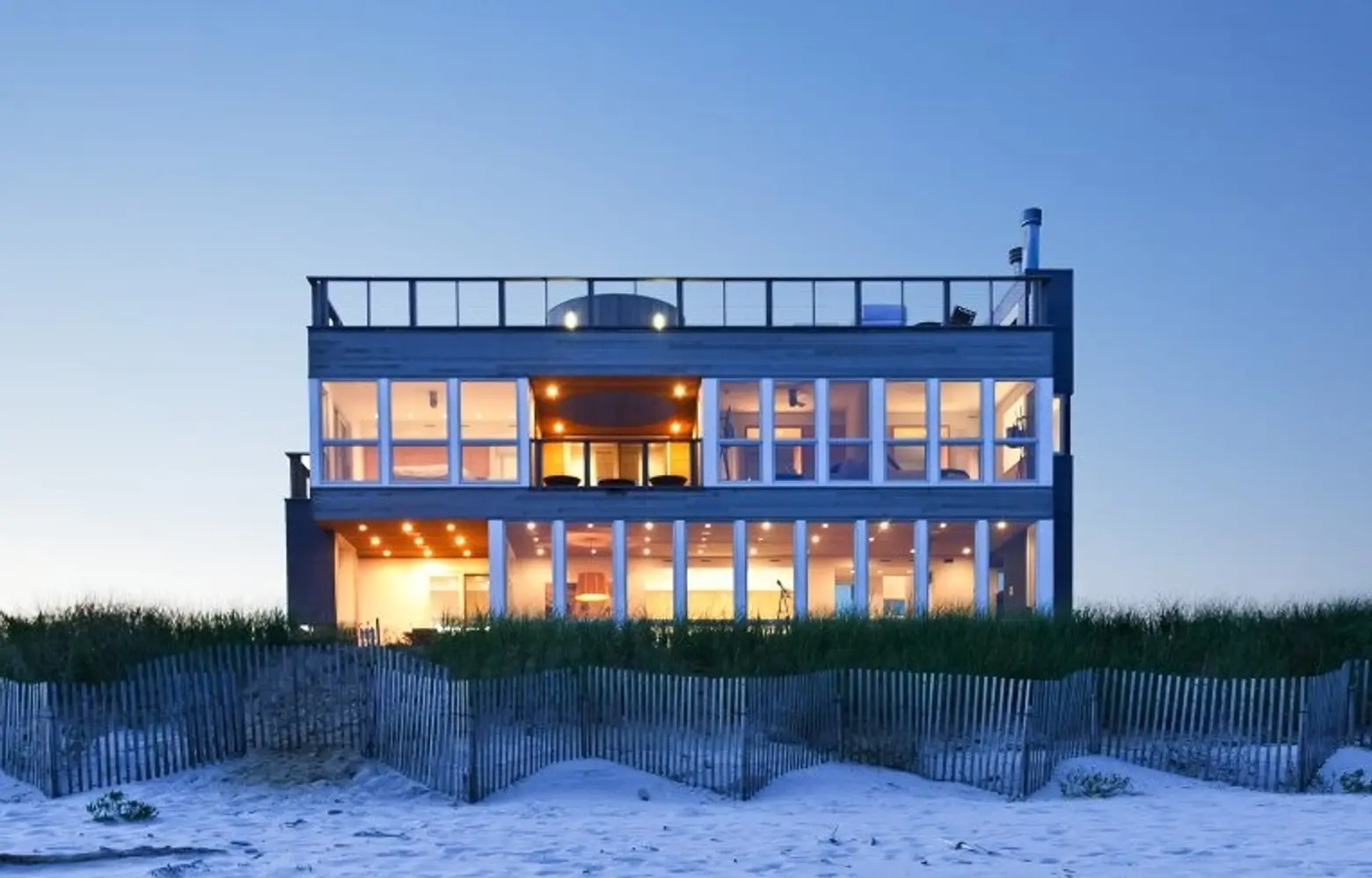 Dune Road Beach House designed by Resolution: 4 Architecture