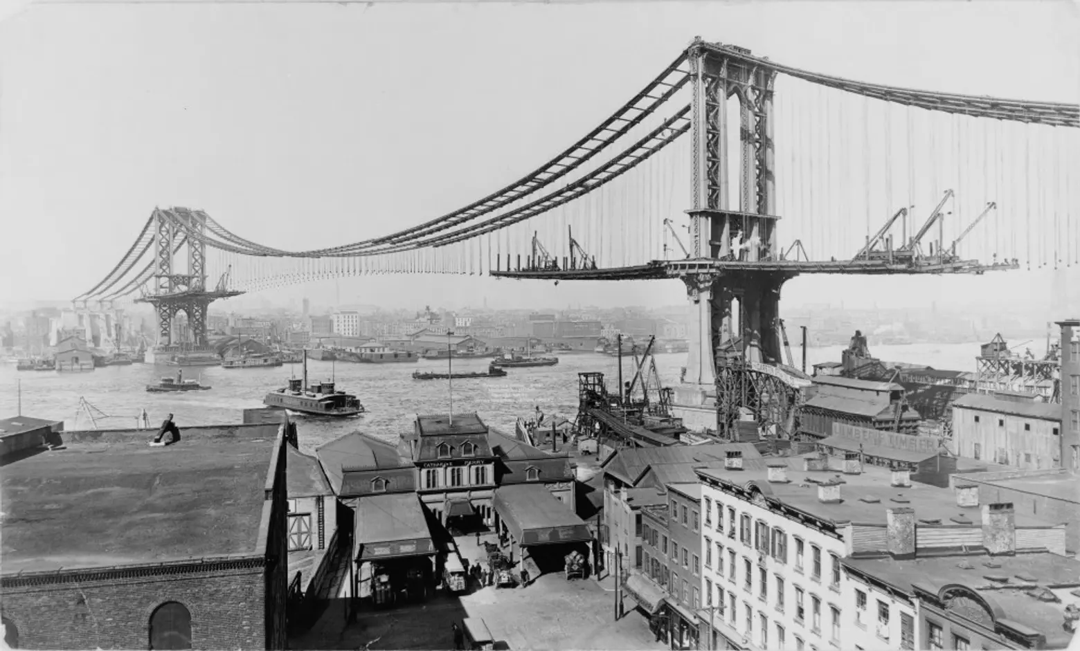This photo from 1909 shows the Manhattan Bridge under construction.