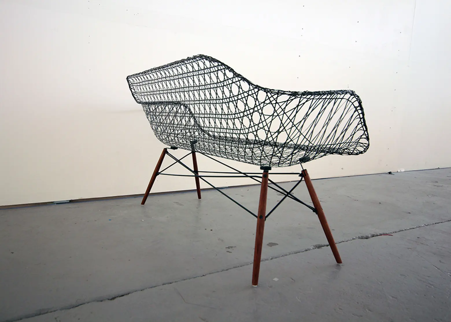 Matthew Strong, Carbon Fiber Eames Sofa, Charles and Ray Eames, Molded Fiberglass Chairs, carbon fiber, light modern sofa,