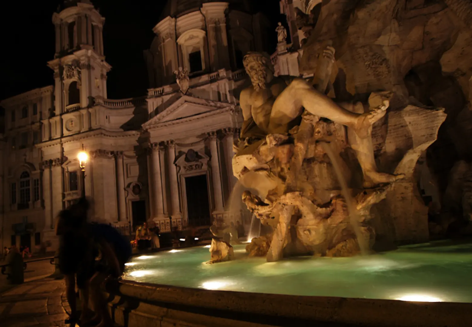 Rome's Piazza Navona at night
