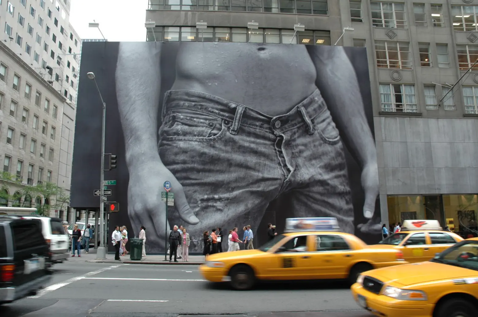 abercrombie fitch ad nyc, abercrombie fitch bilboard