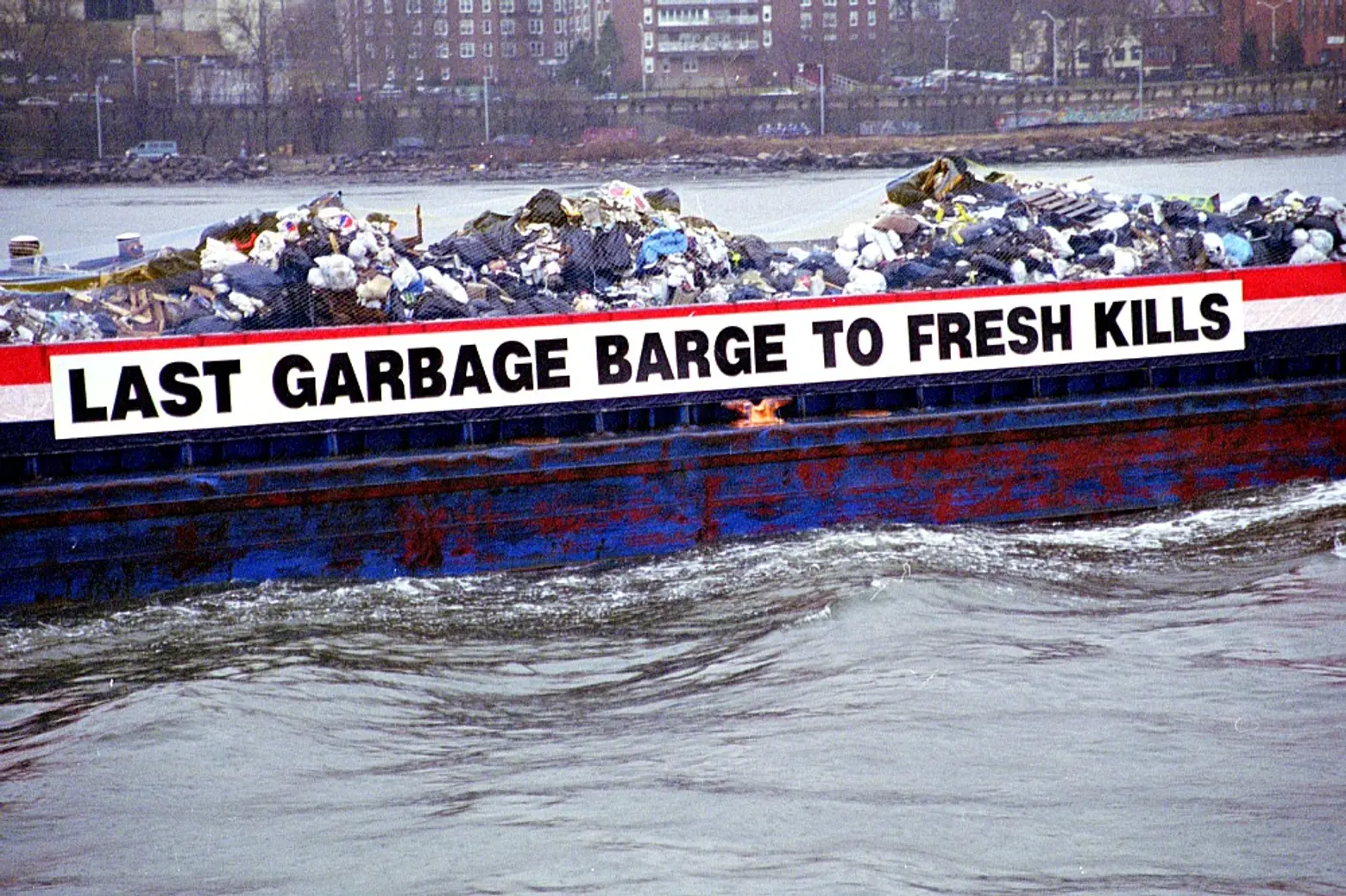 Fresh Kills Landfill, garbage barge
