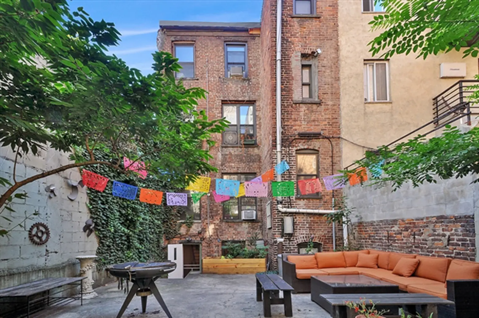303 South 4th Street, brooklyn townhouses, willamsburg townhouses, awesome backyards, cool brooklyn backyards