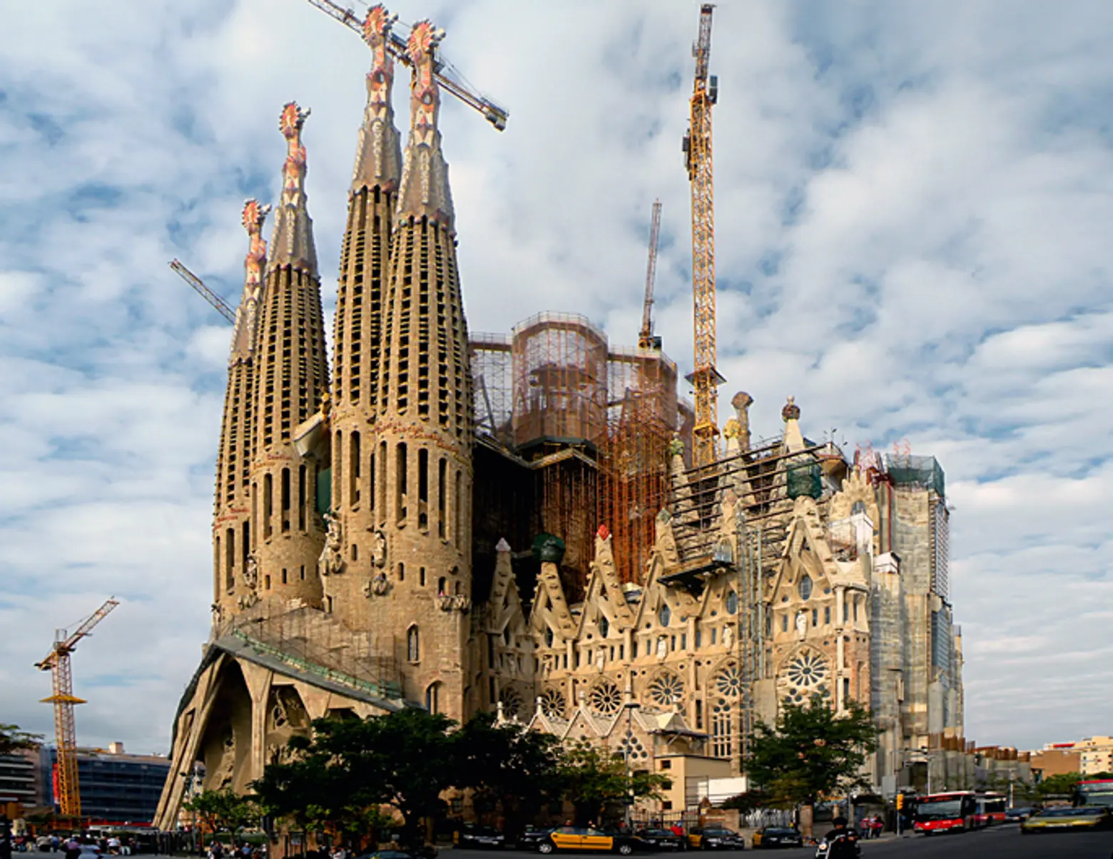 La Sagrada Familia Barcelona, La Sagrada Familia, Barcelona monuments