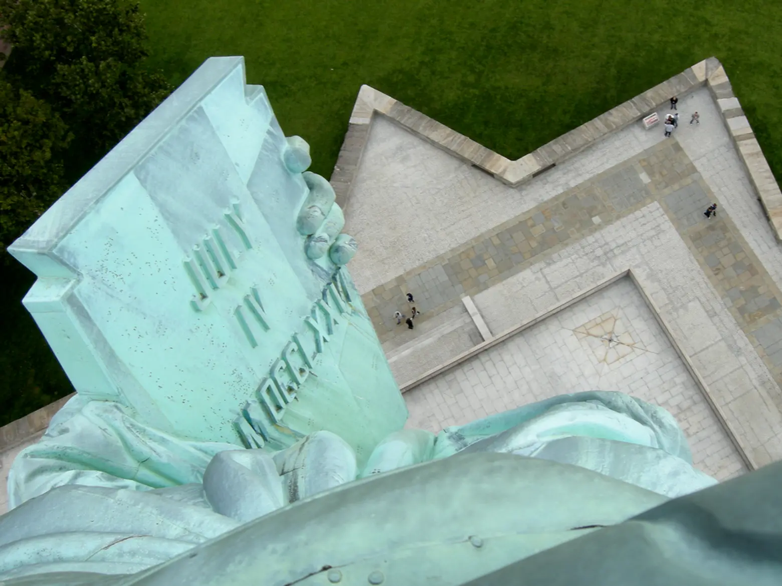 martin deutsch, statue of liberty birthday, statue of liberty sky