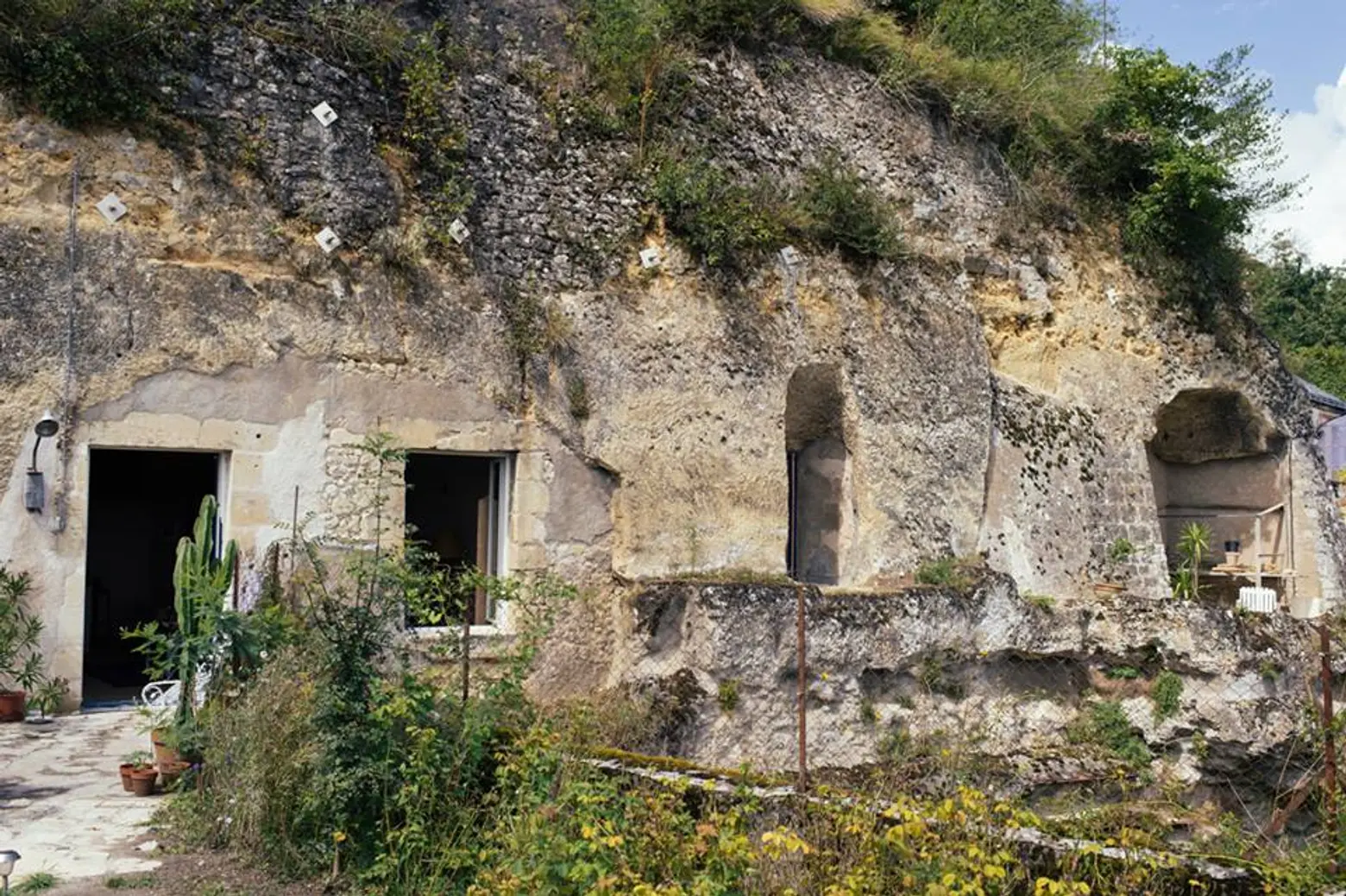 Chez Helene Amboise Troglodyte, French Cave, Troglodyte home, cool dwelling