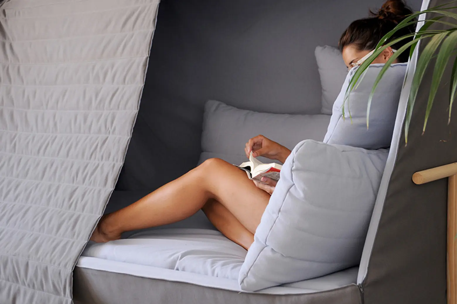 http://thumbs.6sqft.com/wp-content/uploads/2014/10/21024241/goula-figuera-orwell-sofa-bed-cabin-furniture-designboom-05.jpg?w=1560&format=webp