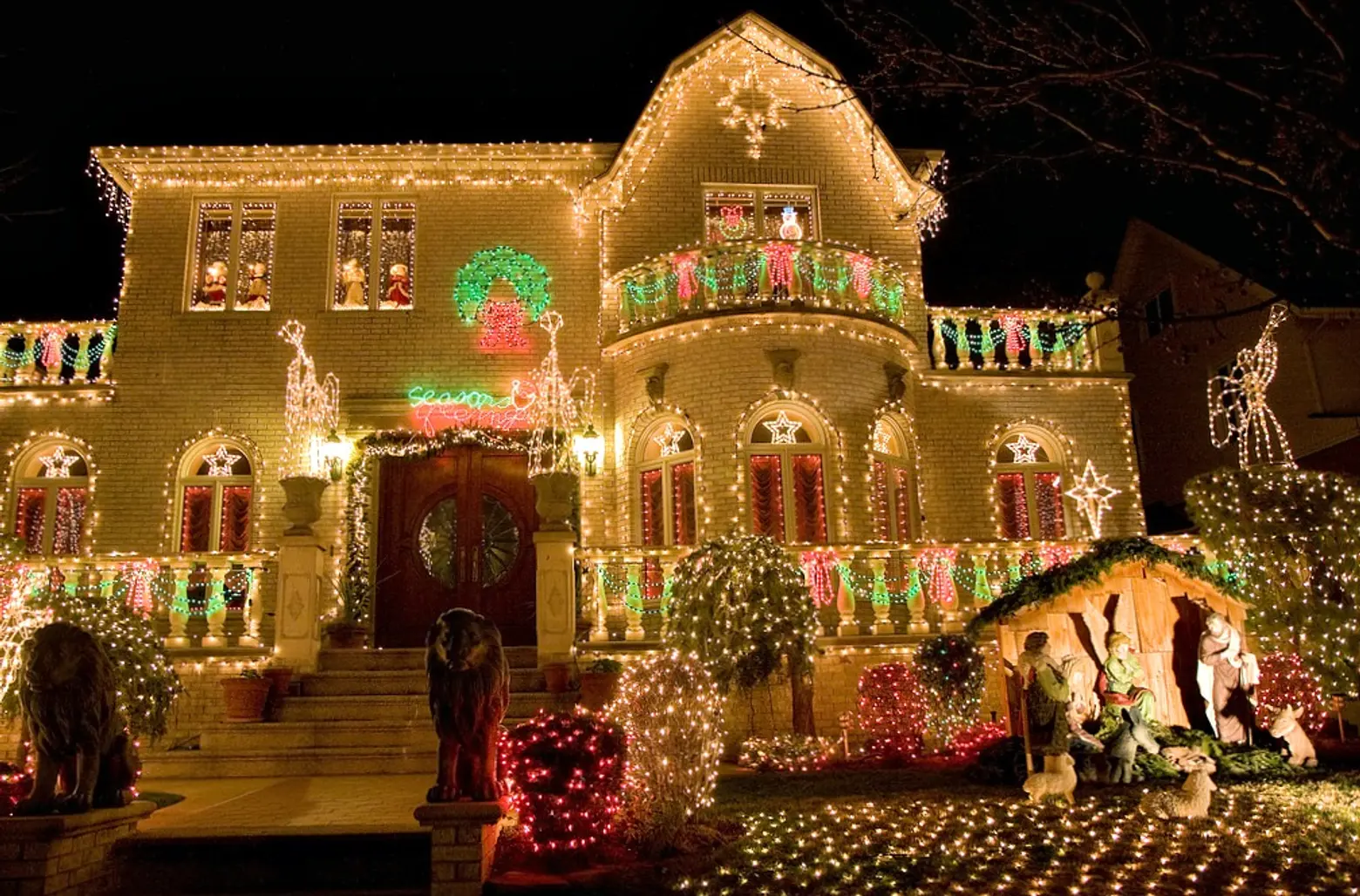 Dyker Heights Christmas lights, A Slice of Brooklyn Bus Tours