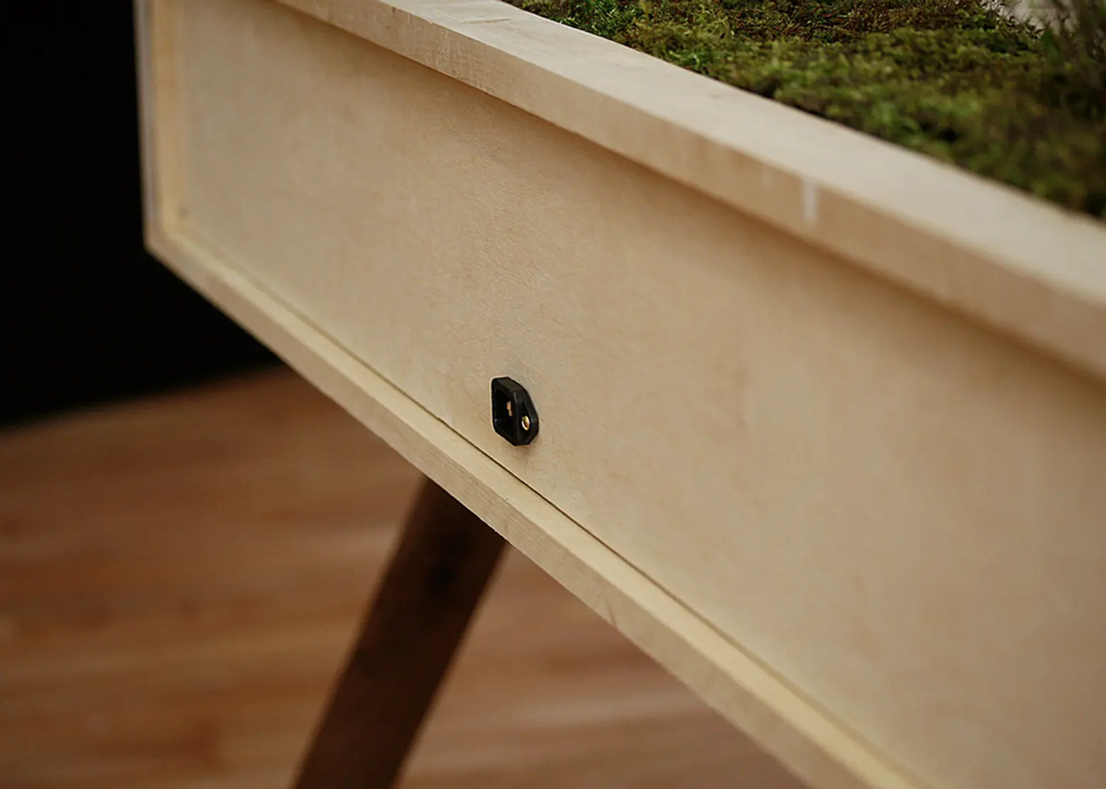 Love Hulten, self-sufficient garden, wooden desk, Senescent Desk, Swedish design