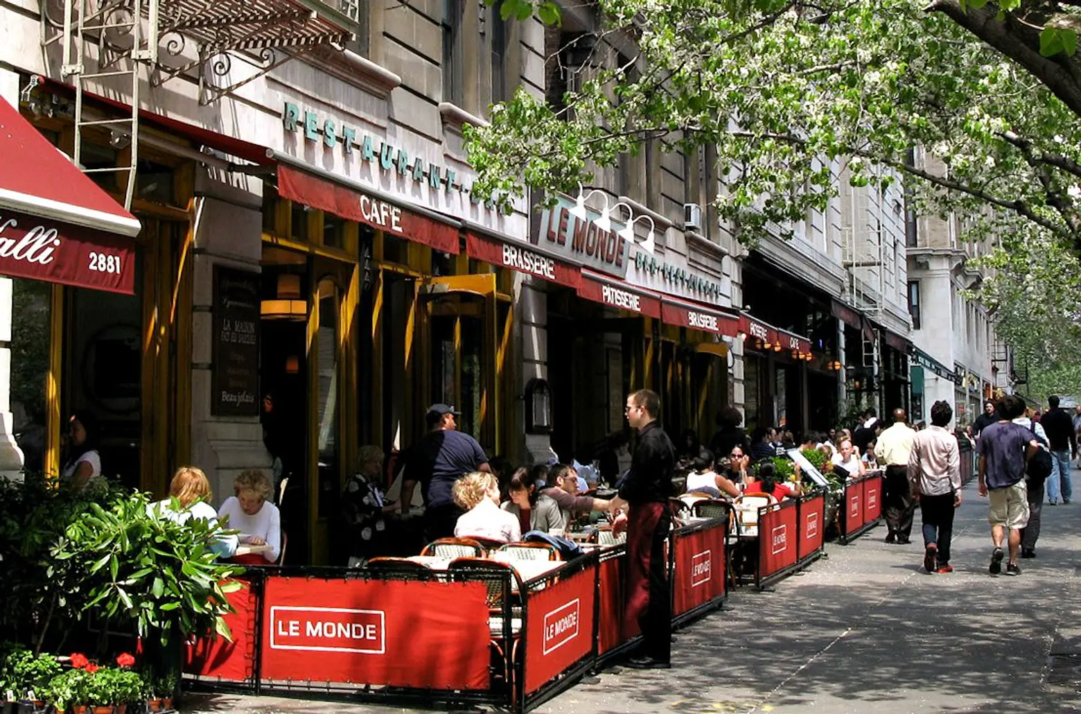NYC sidewalk cafe, outdoor dining NYC