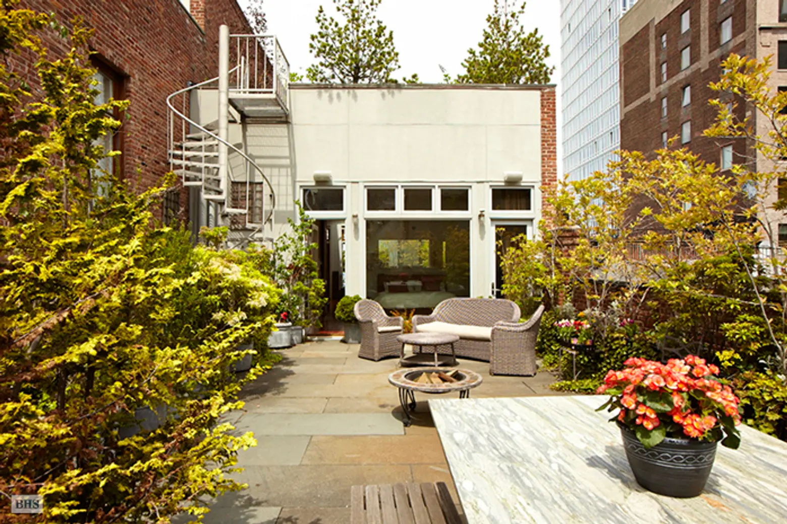 27 Howard Street, backyard, terrace, penthouse