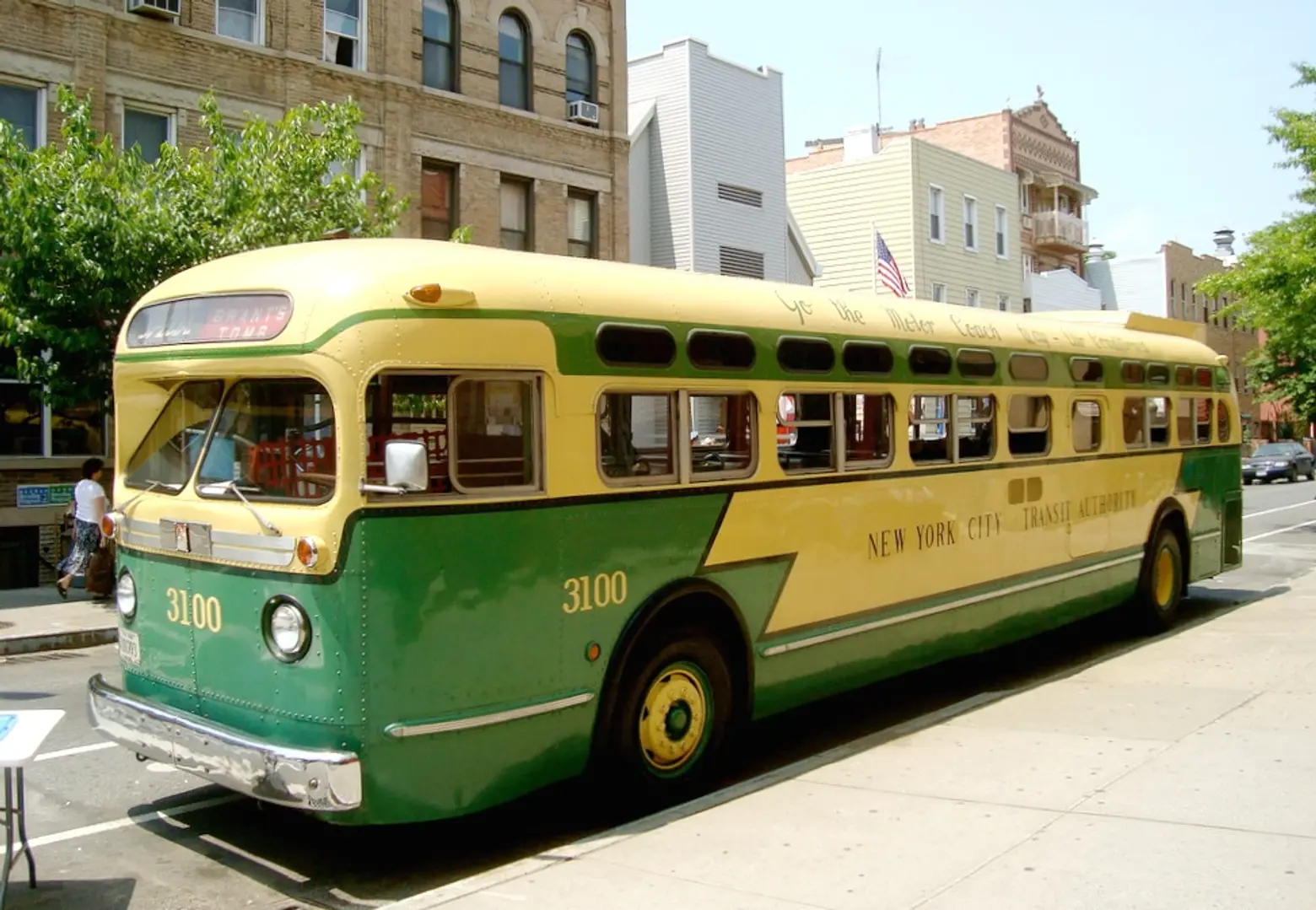 Vintage NYC bus, NYC MTA, nostalgia train