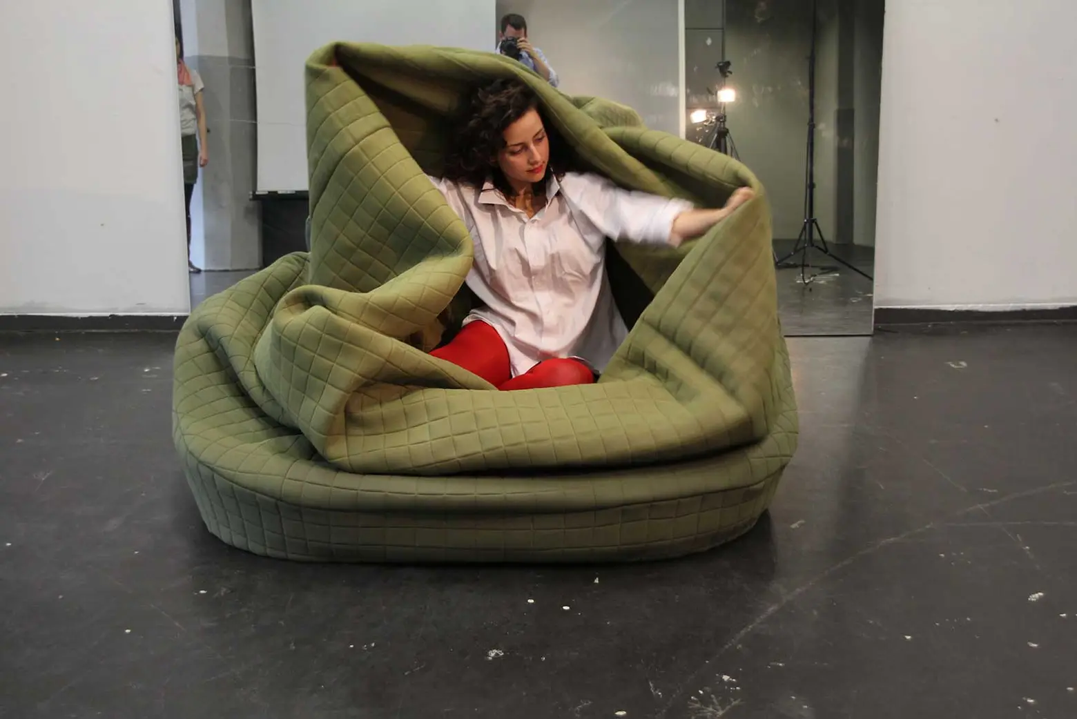 Hannah Ernsting, cuddly sofa, Moody Nest, Frankfurt, German design, hibernating furniture, soft design, warm design, sofa, pouf, blanket,