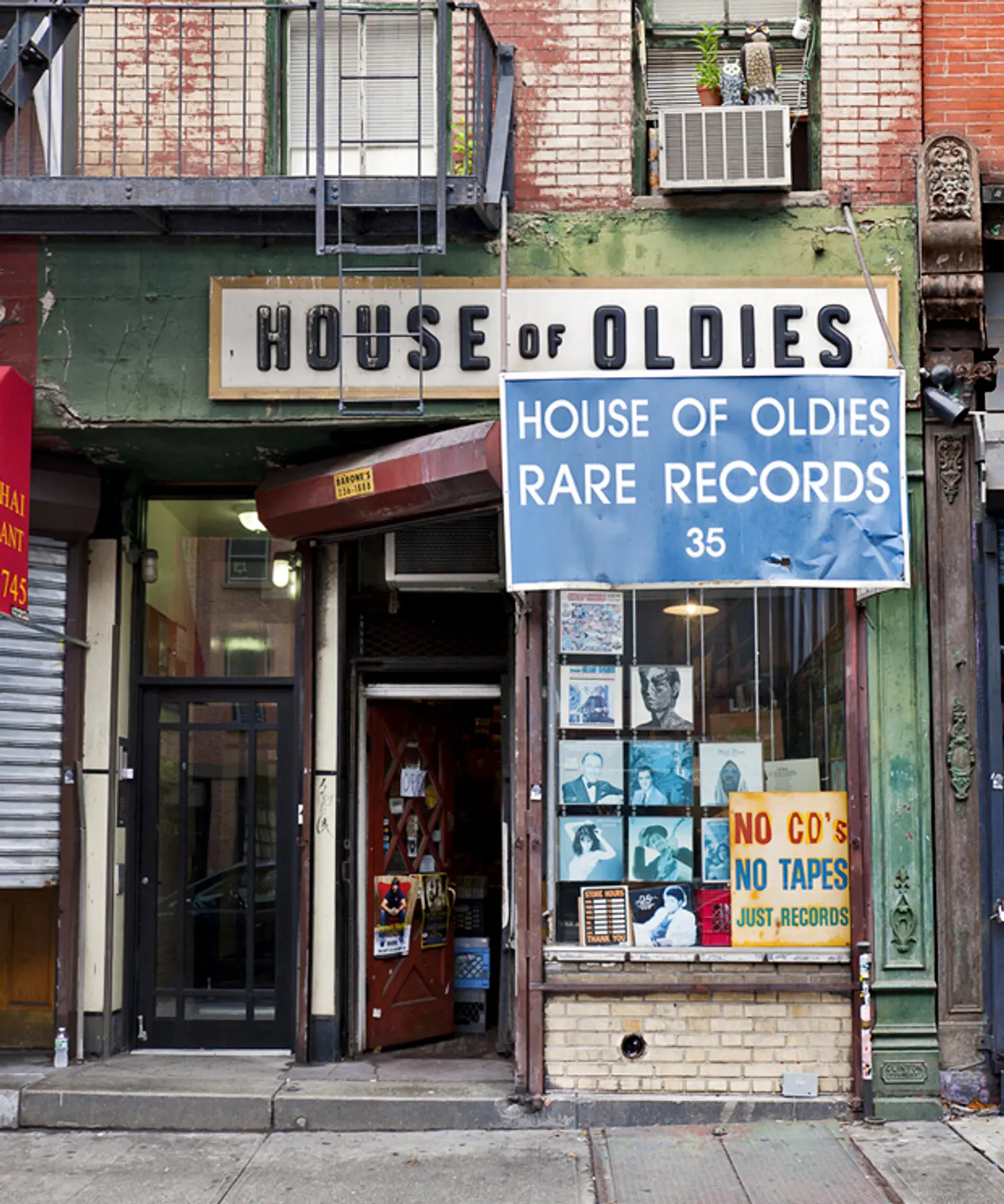 house of oldies, nyc signage