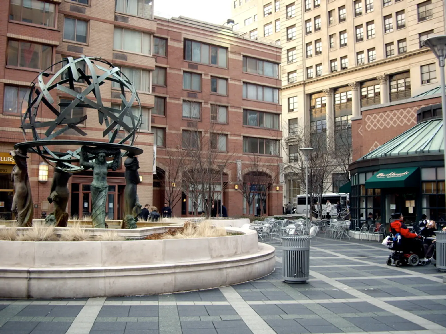 Worldwide plaza fountain