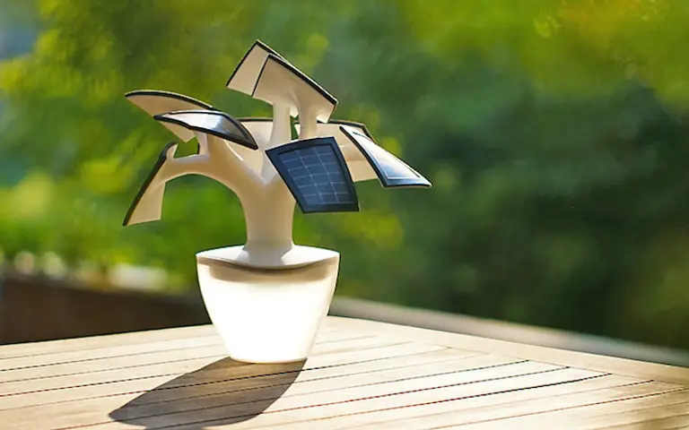 Bonsai-Inspired Solar Charger Also Lights Up at Night