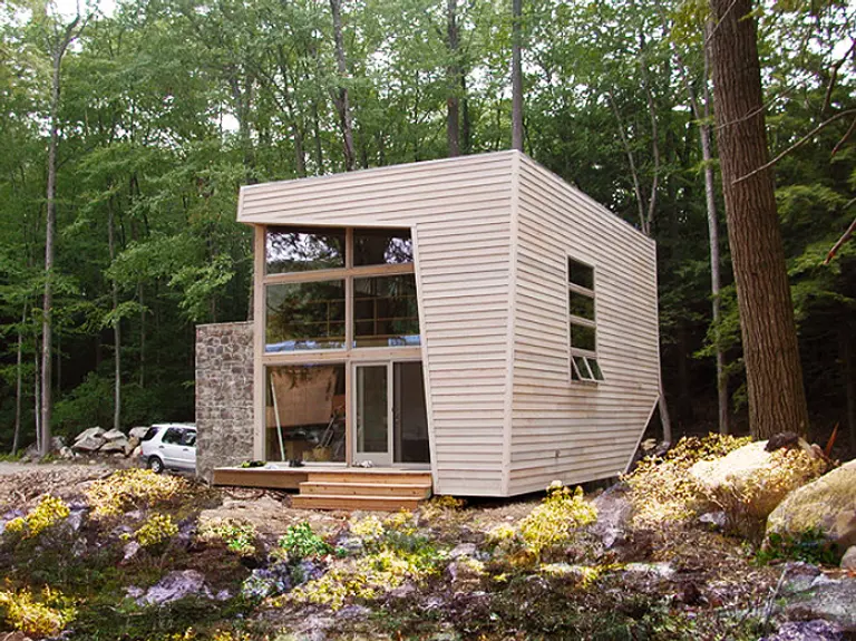 Vacation in the Woods in Style with Archi-Tectonics’ Pre-Fab Upstate Guest House