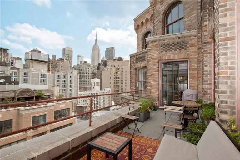 The Views from This Pied-a-Terre Will Have You Humming with Approval