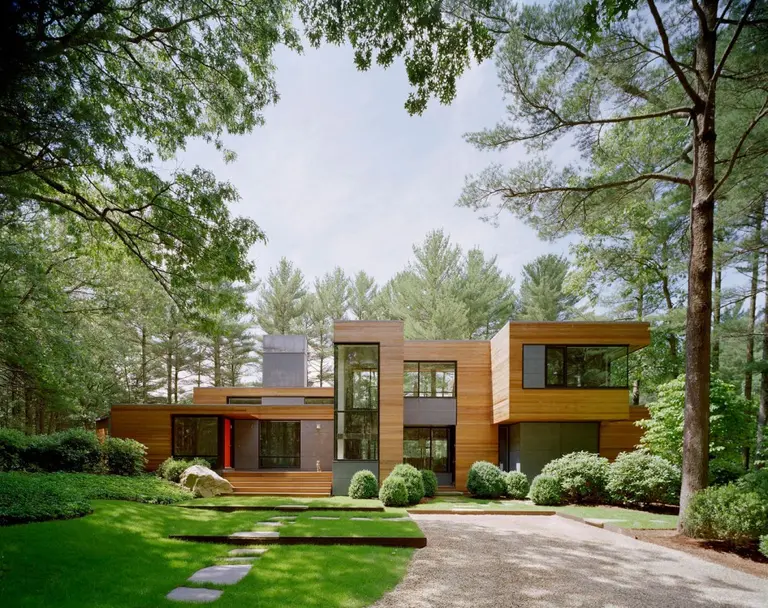 East Hampton’s Kettle Hole House by Robert Young is an Organic Retreat Nestled in Pine Trees