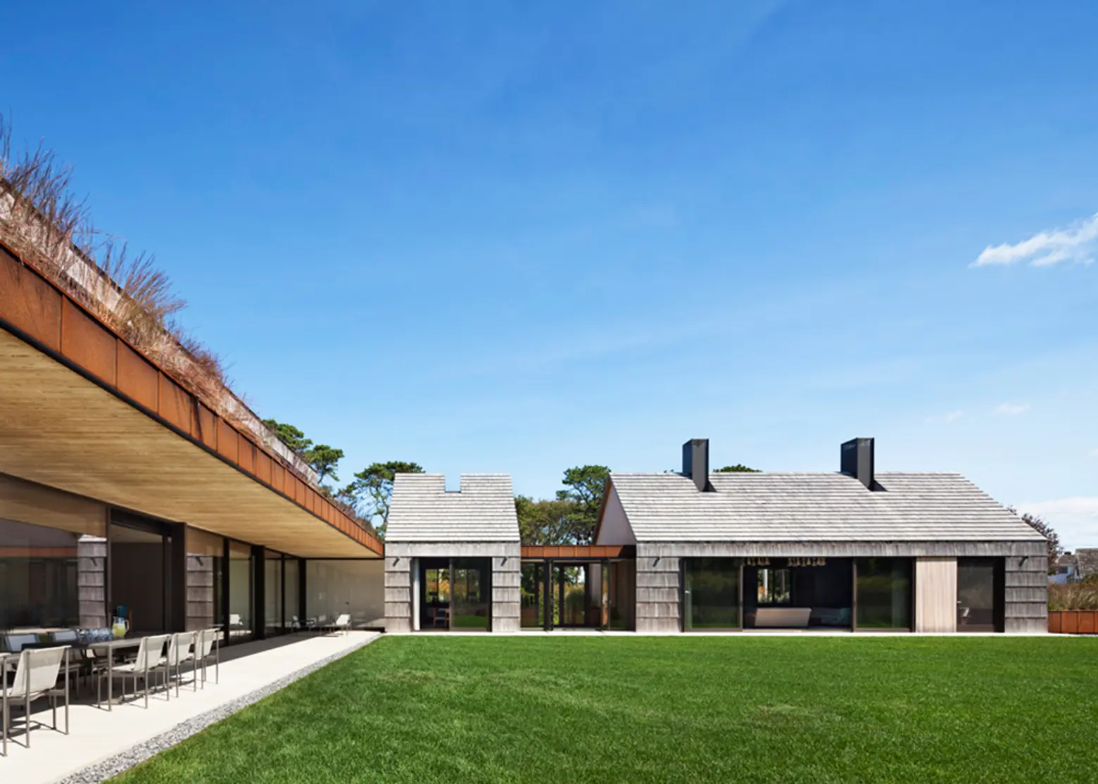 Bates Masi + Architects’ Potato Barn-Inspired Luxury Home Blends With the Landscape
