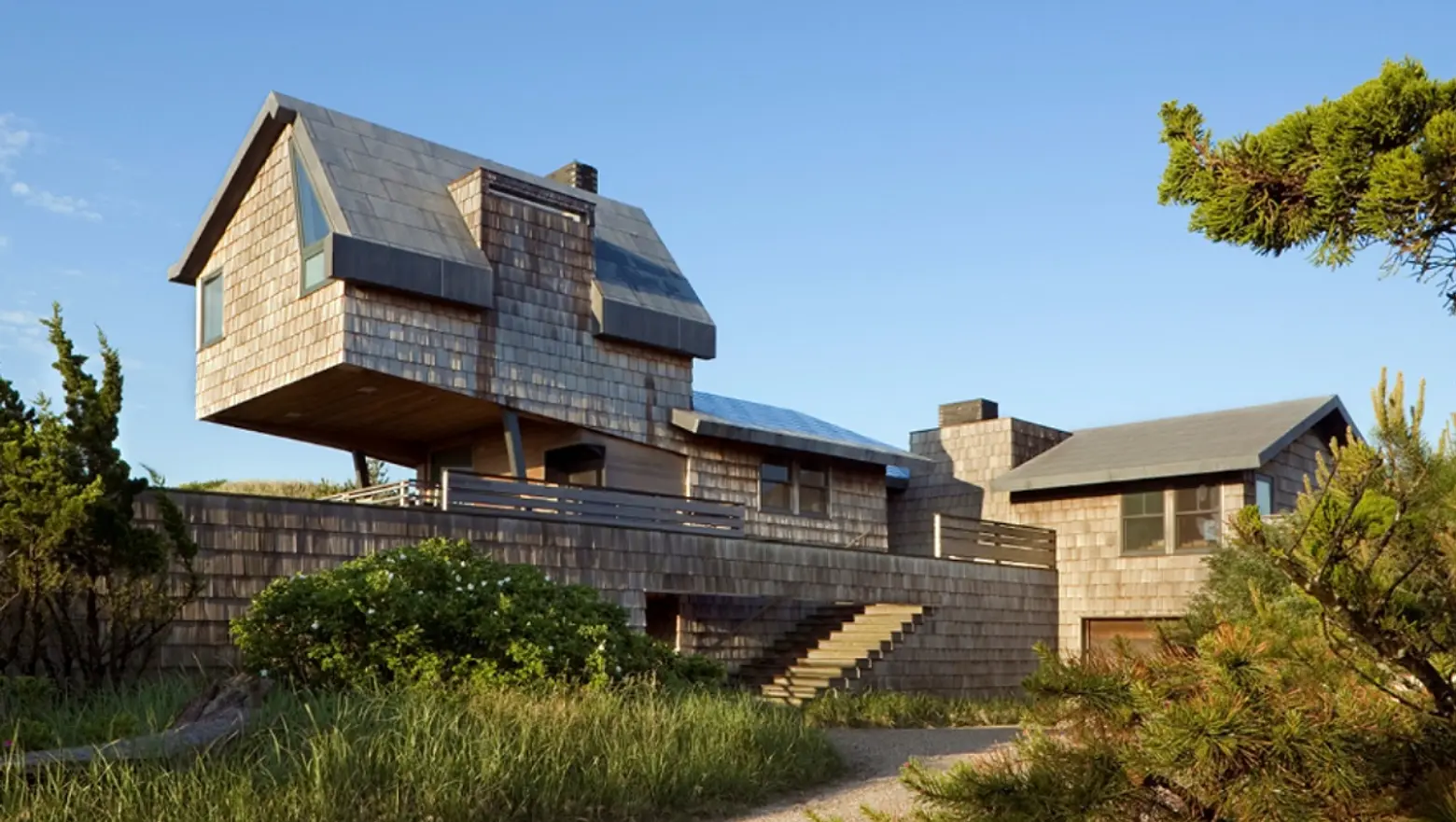 Whaler’s Lane Residence by Rogers Marvel Architects is a Beacon on the Amagansett Shores