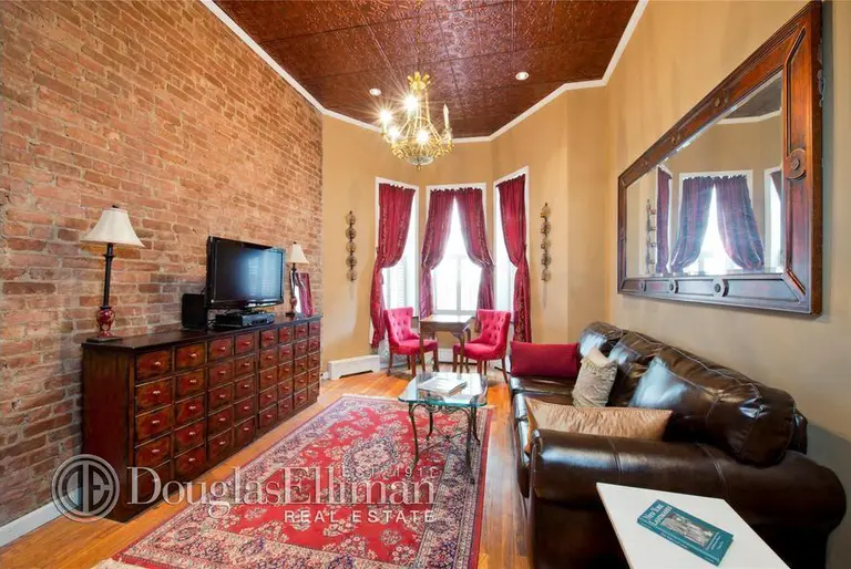 This Charming Lincoln Center Studio is the Perfect Pied–à–Terre for an Expat