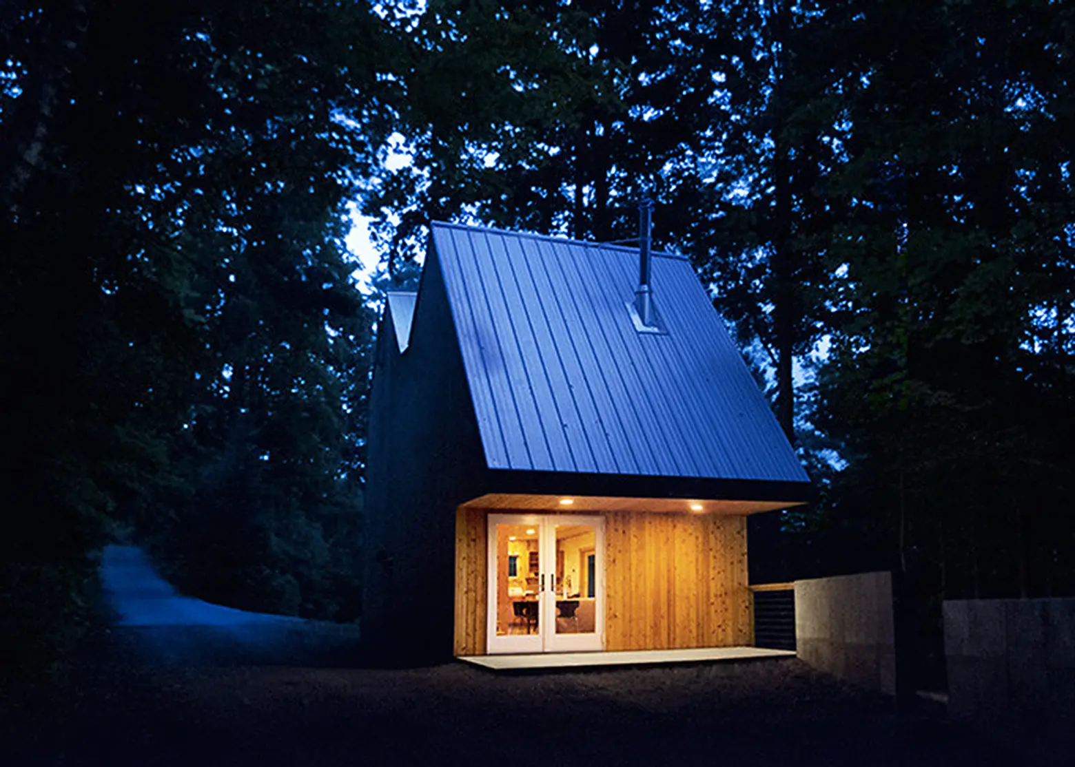 Jeffrey S. Poss’ Double-Gable Woodland Dwelling Shelters Guests and a Sculpture Studio Inside