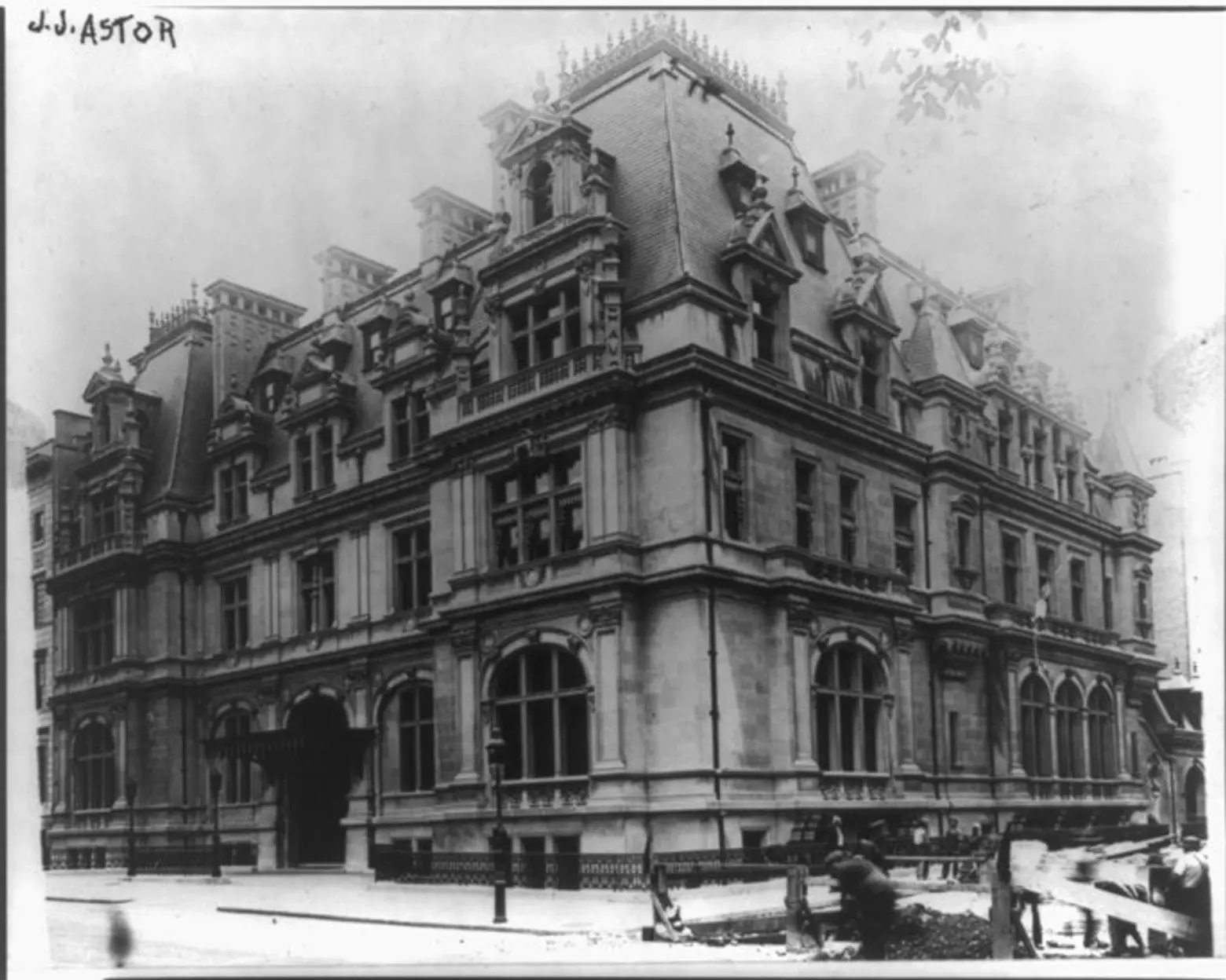 Fifth Avenue 1900: NYC's Gilded Age Showcased in Architecture