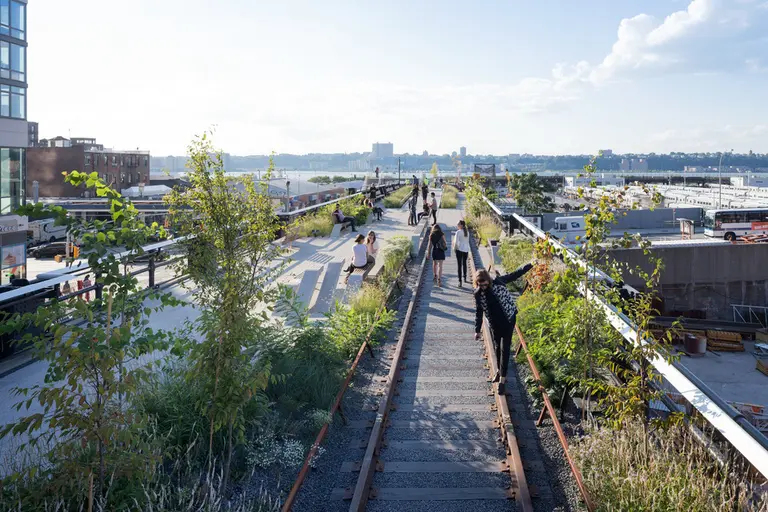 <b>Section 3 of the High Line Park Opens Today – See New Photos!</b>