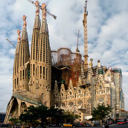 A La Sagrada Familia in Manhattan? See the Unbuilt NYC Gaudí | 6sqft