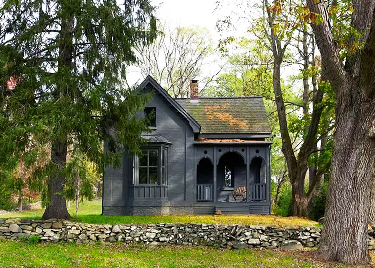 Tsao & McKown Re-Tailor an 1850s Derelict Farmhouse into a Charming Weekend Retreat