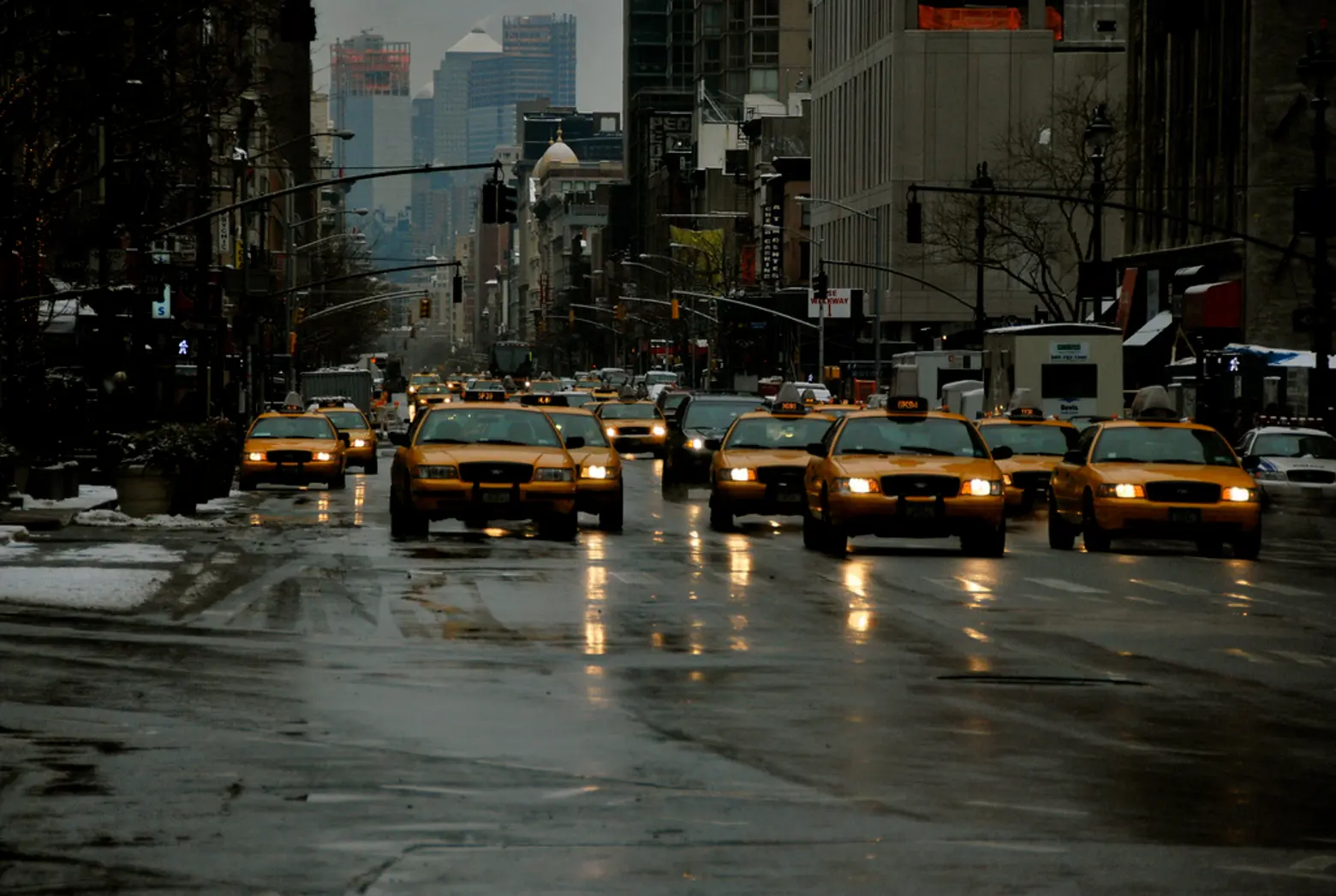 commuting nyc, hailing a cab nyc, city transit rain