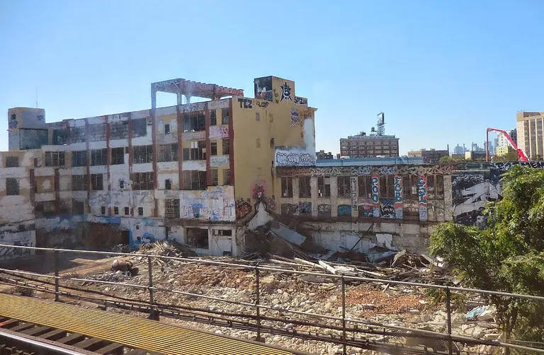 Daily Link Fix: A Look at the 5Pointz Demolition; Pickle Day Returns to the LES