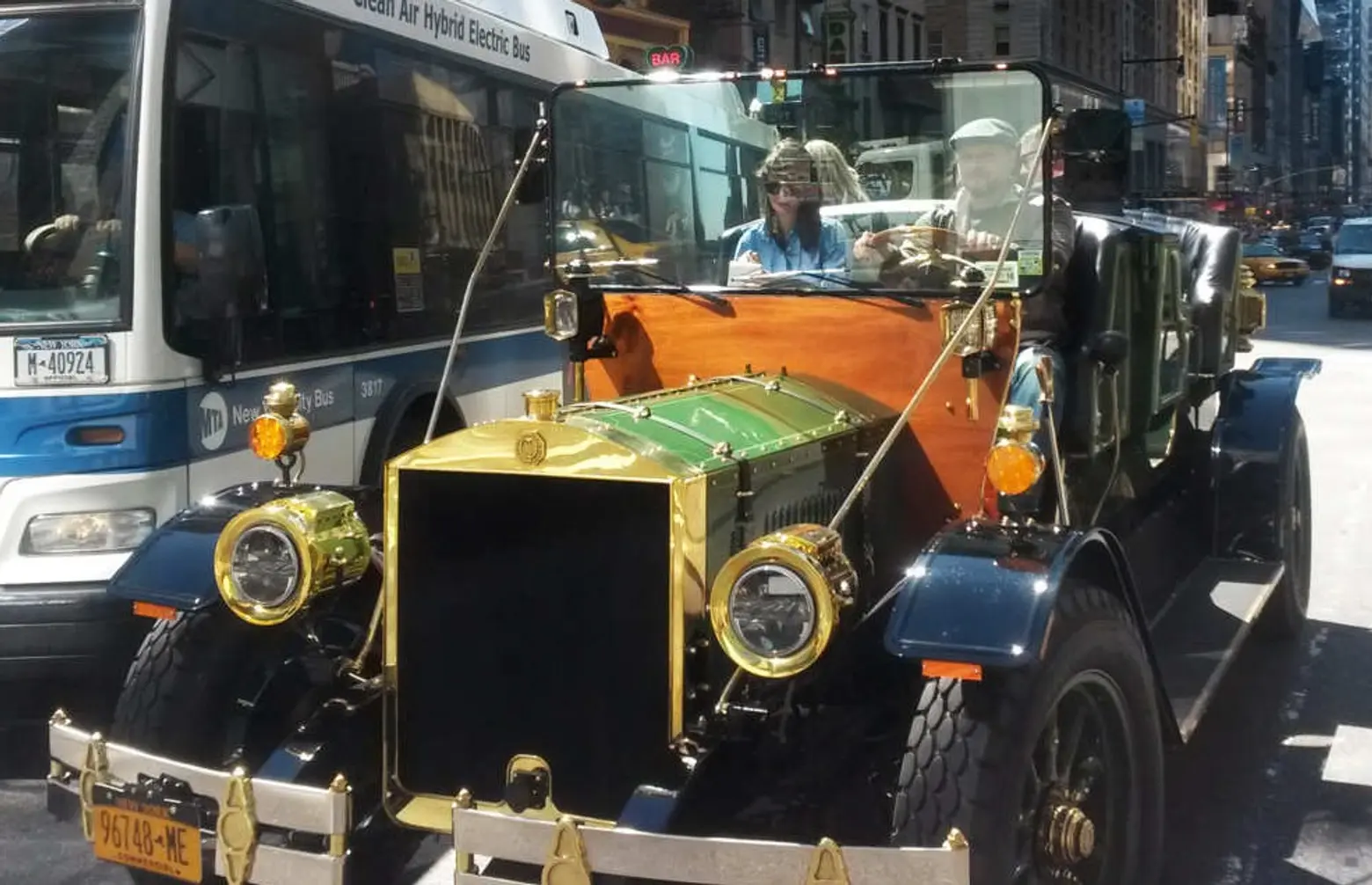 Daily Link Fix: e-Carriages to Replace Horses Hit the Streets; Baby DJ School Opens on the UES