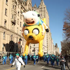 macys thanksgiving day parade, adventure time's jake and finn