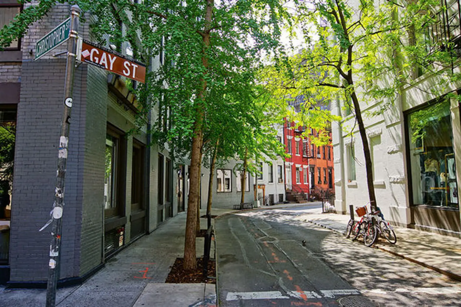 Real Estate Wire: 15 of NYC’s One-Block Streets; Great Ground-Floor Apartments