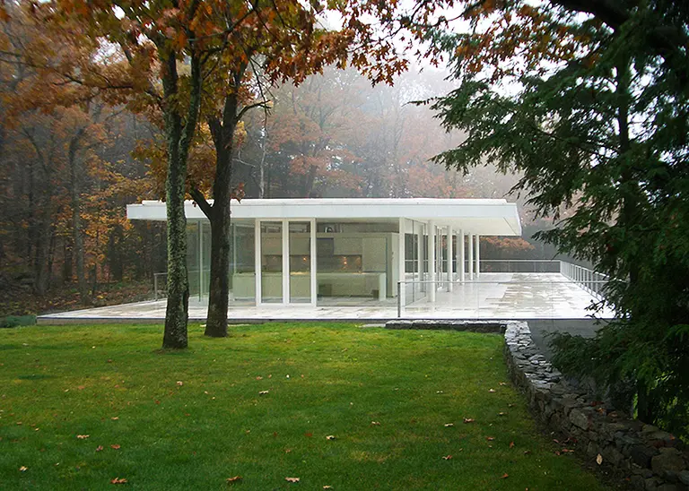 The Olnick Spanu House Is a Minimal, Modern Glazed Home on the Hudson River
