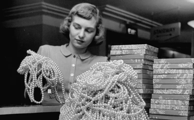 Daily Link Fix: Behind the Scenes of Macy’s in 1948; 3D-Printed Chocolate Is Coming