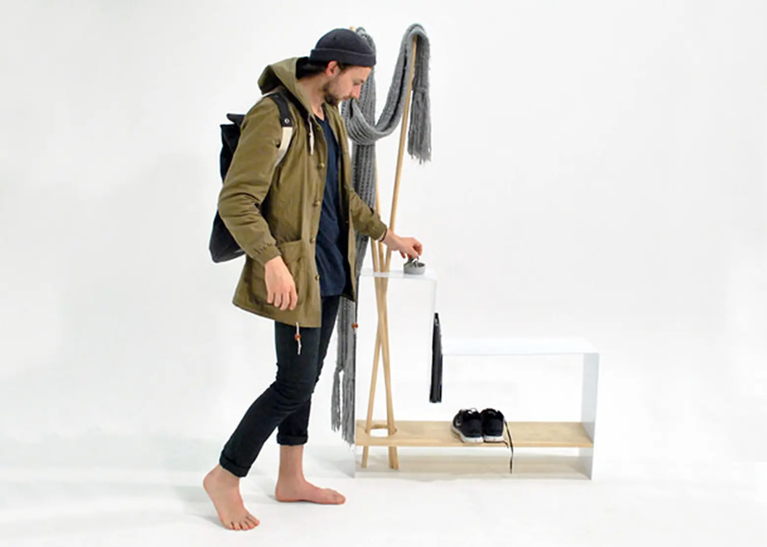 Coat Rack for Bonnie Effortlessly Holds the Items You Shouldn’t Forget When Going Out