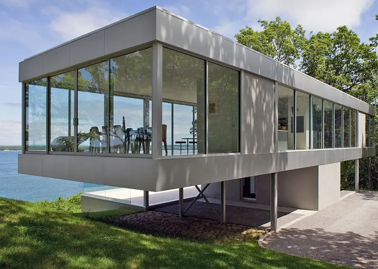 Stuart Parr’s Ultra-Contemporary Clearhouse Brings the Outdoors In, Literally