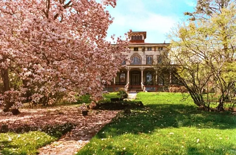 Live in a Haunted, Grey Gardens-esque Staten Island Mansion for $2M
