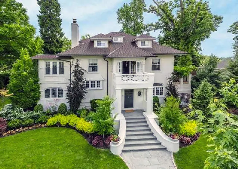 Douglas Manor Colonial for $2.7M Is Like Something Right out of ‘The Great Gatsby’