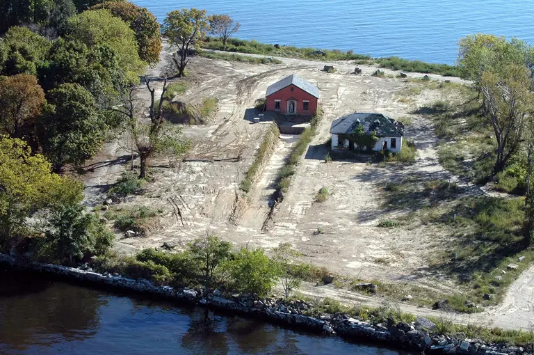 Relatives Now Allowed to Visit Mass Graves on Hart Island; How the Lowline Will Capture Sunlight