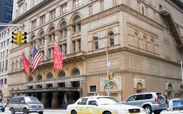 Secrets of Carnegie Hall; Bronx Residents Call 911 to Report UFO