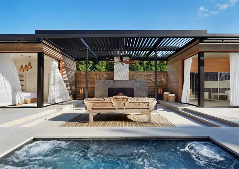 ICRAVE Mixes Cedar and Steel to Create This Modern Hamptons Pool House