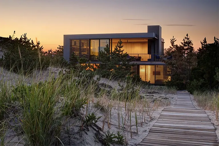 Louvered ‘Shore House’ Is a Contemporary Beauty Along the Amagansett Coast