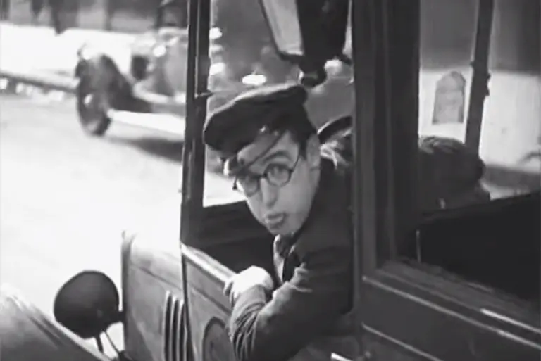 VIDEO: Driving Around NYC in the 1920s Was a Dangerous Task