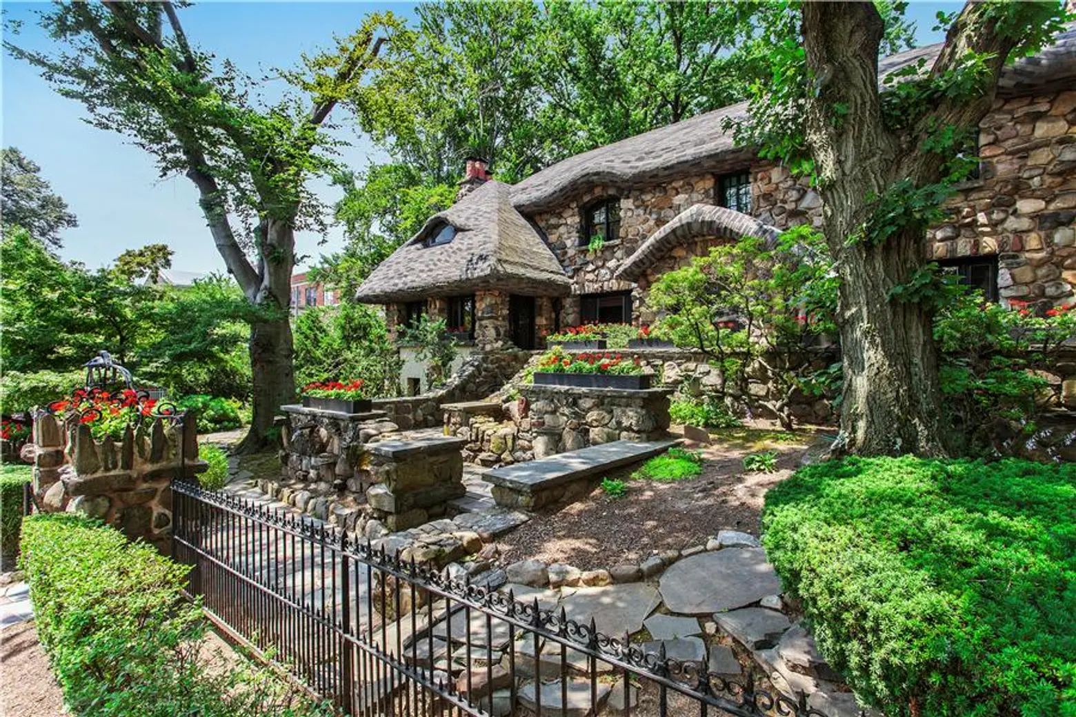 PHOTOS: New York's Famous 'Gingerbread House' Back on the Market