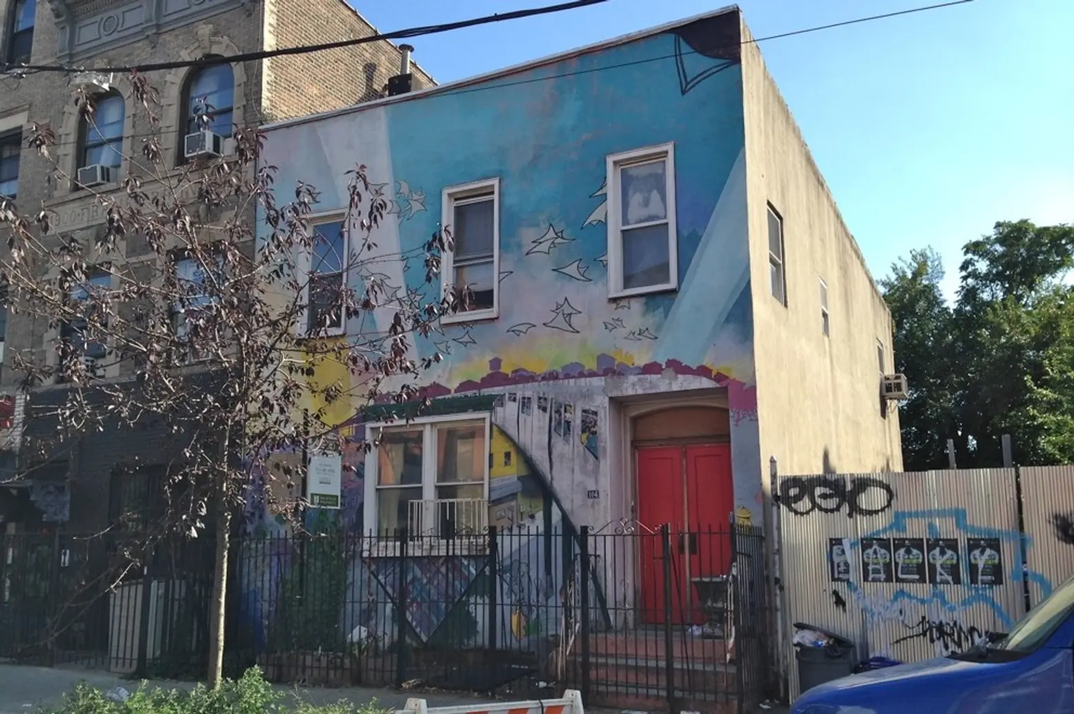 Bushwick Residents Paint Colorful Murals on Their Homes; Brooklyn’s Macy’s to Get a New Space